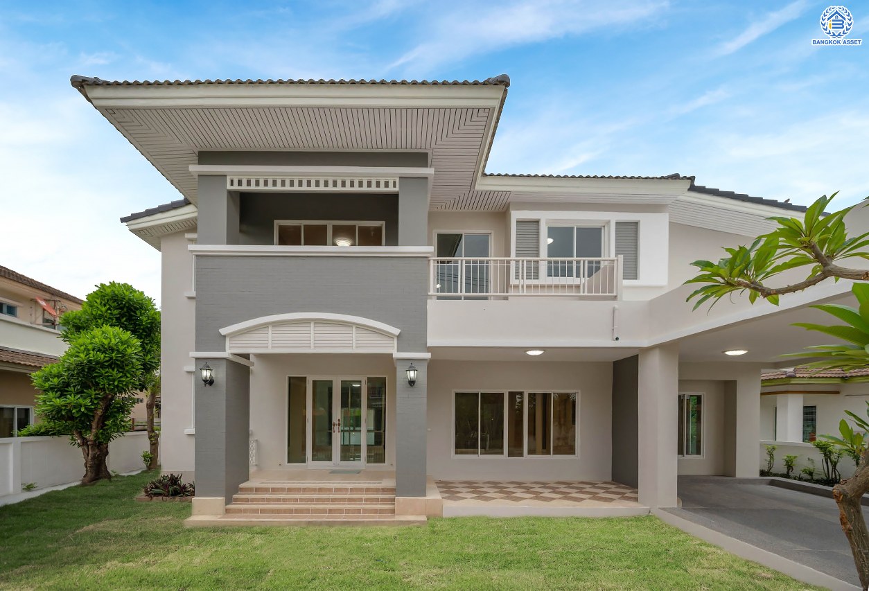 บ้านเดี่ยวมือสอง โครงการ เดอะวอเตอร์เฮ้าส์ กาญจนาฯ-บางบอน รองรับทุกความสุข เนื้อที่ 117.1 ตร.ว. ฟังก์ชัน 5 ห้องนอน 4 ห้องน้ำ 1 ห้องอเนกประสงค์ 1 ห้องแม่บ้าน จอดรถได้ 1 คัน บนทำเลใกล้รถไฟฟ้าสายสีน้ำเงิน "สถานีหลัก2" และจุดขึ้นทางด่วน "พระราม2" และ The Mall บางแค